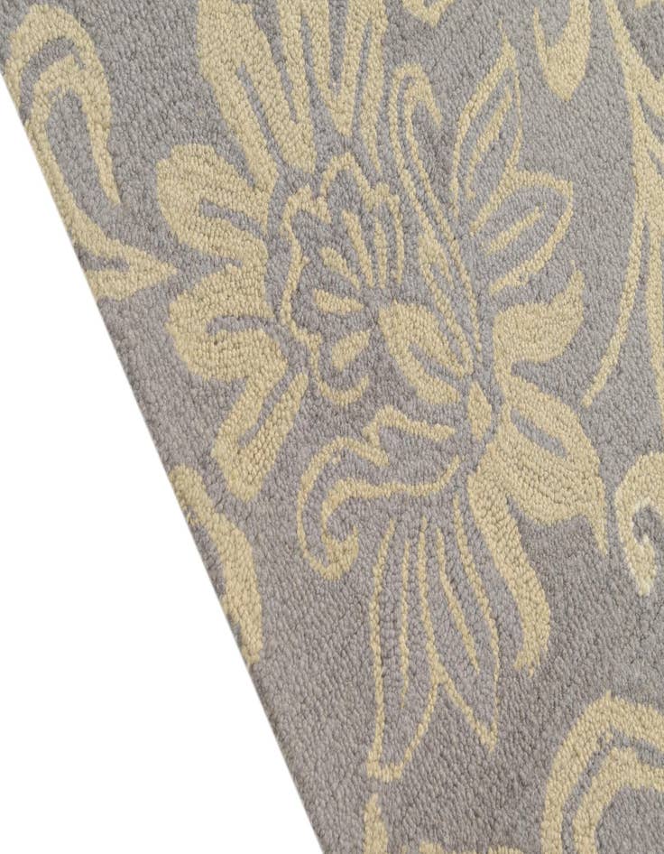 Detail image of  5' x 8' Agra Wool Rug