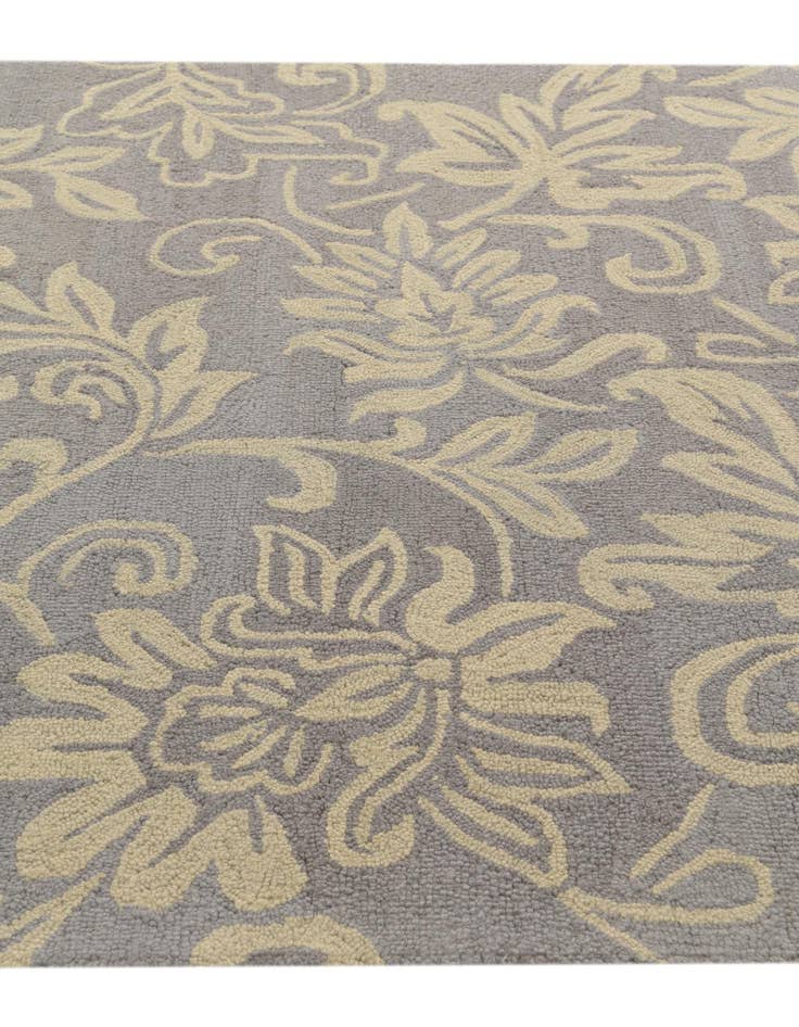 Detail image of  5' x 8' Agra Wool Rug