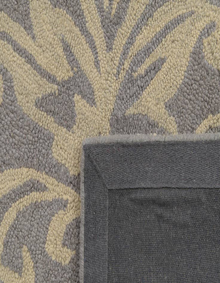 Detail image of  5' x 8' Agra Wool Rug