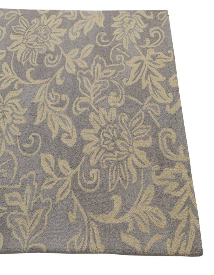 Detail image of  5' x 8' Agra Wool Rug