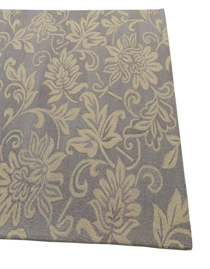 Detail image of  5' x 8' Agra Wool Rug