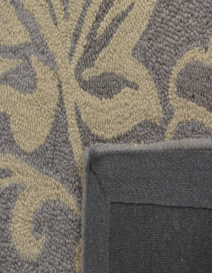 Detail image of  5' x 8' Agra Wool Rug