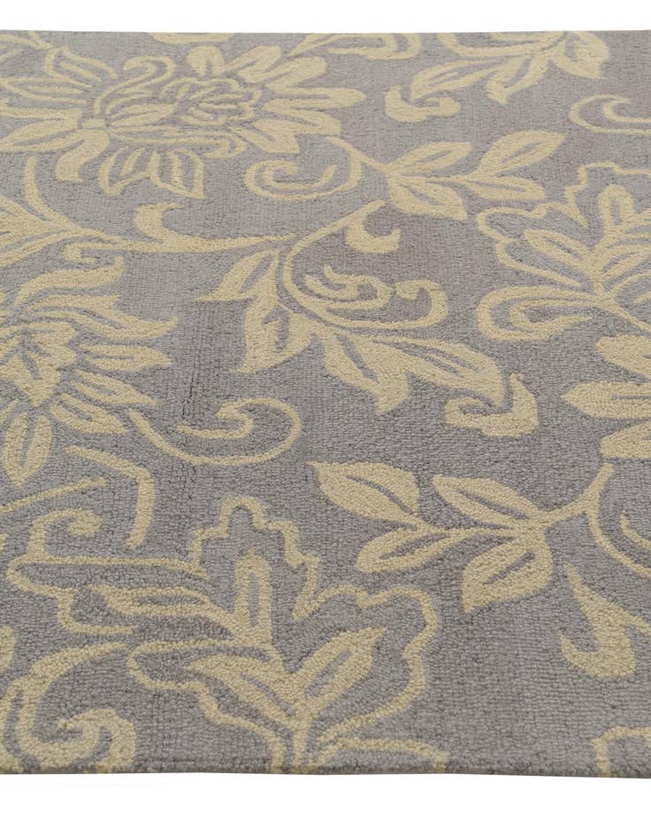 Detail image of  5' x 8' Agra Wool Rug