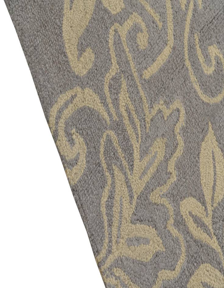 Detail image of  5' x 8' Agra Wool Rug