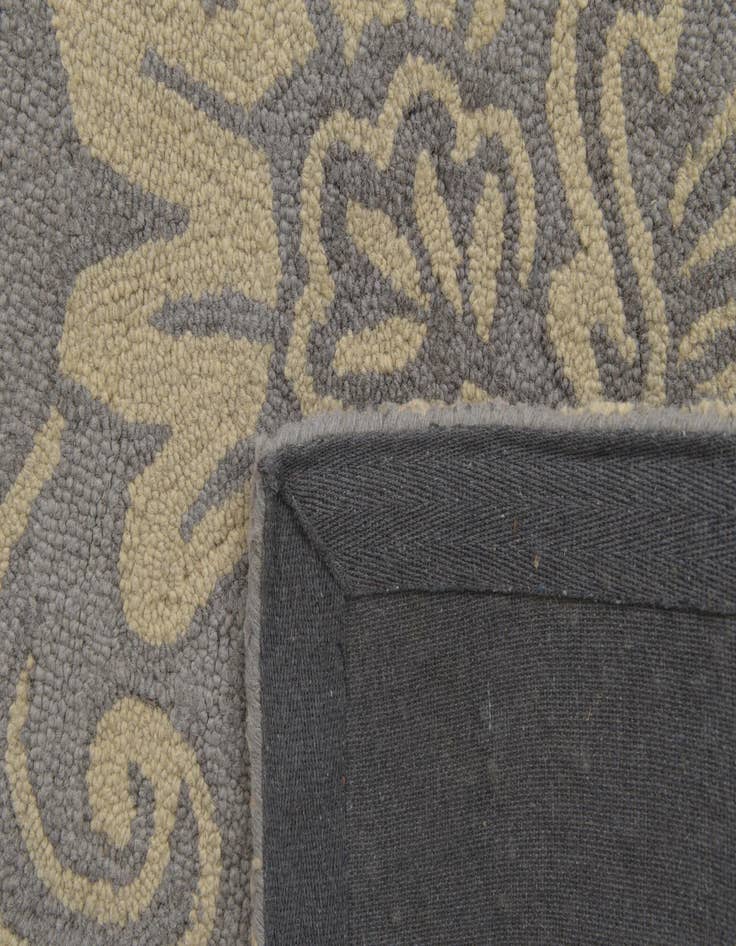 Detail image of  5' x 8' Agra Wool Rug