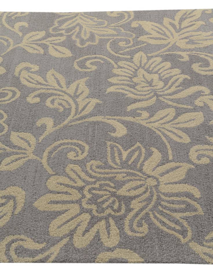 Detail image of  5' x 8' Agra Wool Rug