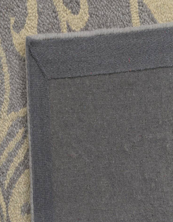 Detail image of  5' x 8' Agra Wool Rug