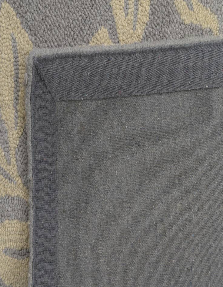 Detail image of  5' x 8' Agra Wool Rug