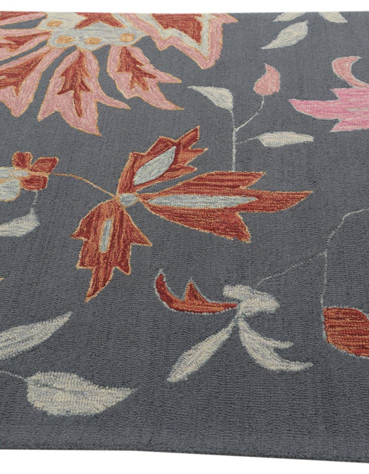 Detail image of  5' 1 x 8' Agra Wool Rug