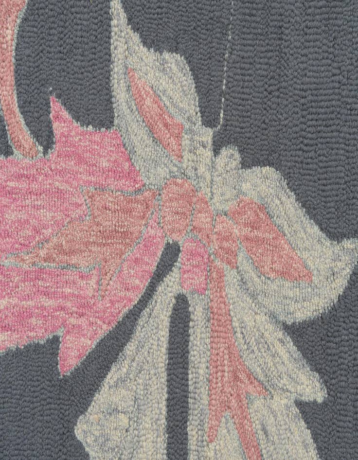 Detail image of  5' 1 x 8' Agra Wool Rug