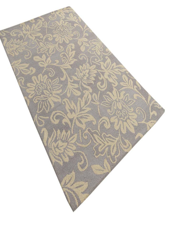 Detail image of  5' x 8' Agra Wool Rug