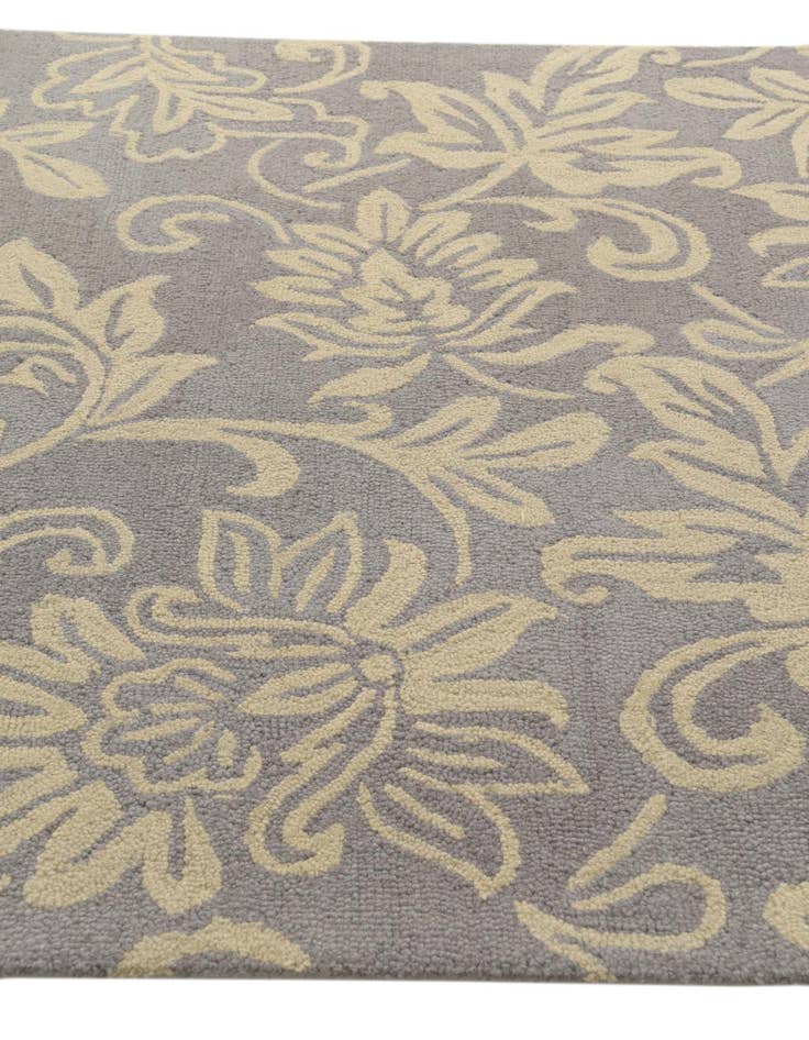 Detail image of  5' x 8' Agra Wool Rug