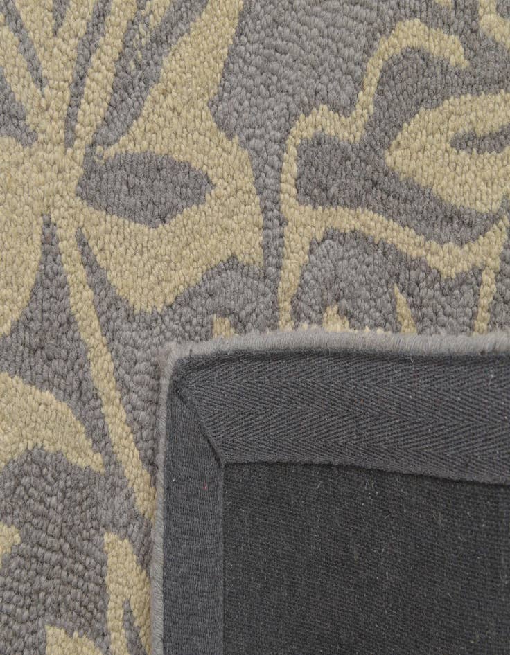 Detail image of  5' x 8' Agra Wool Rug