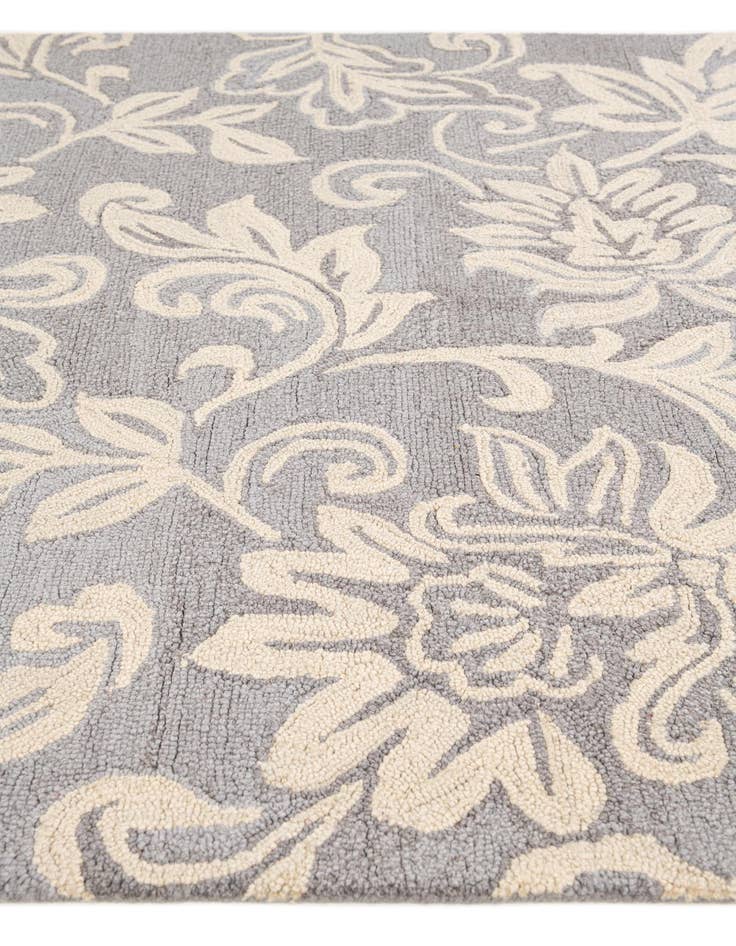 Detail image of  5' x 8' Agra Wool Rug