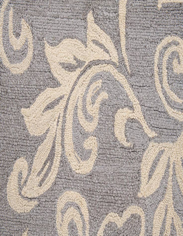 Detail image of  5' x 8' Agra Wool Rug