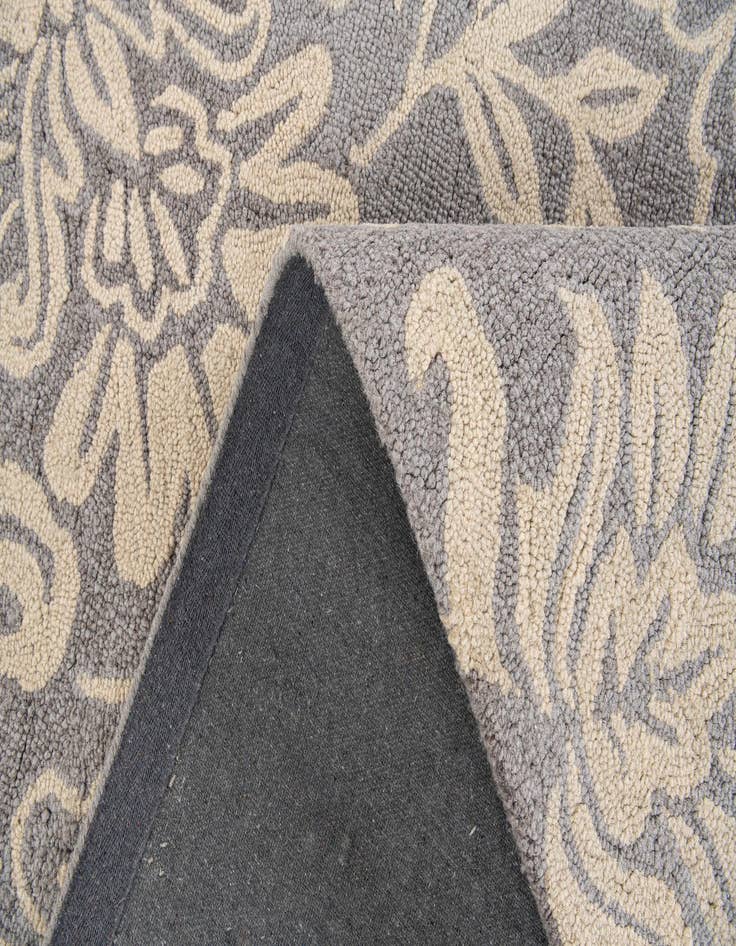 Detail image of  5' x 8' Agra Wool Rug