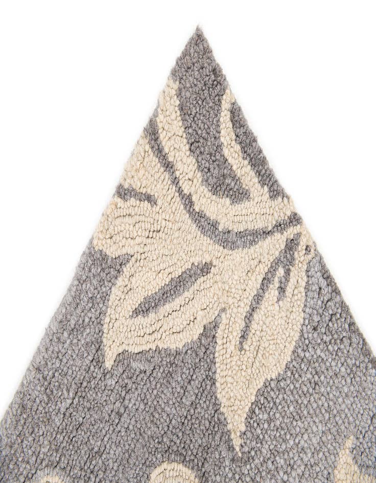 Detail image of  5' x 8' Agra Wool Rug