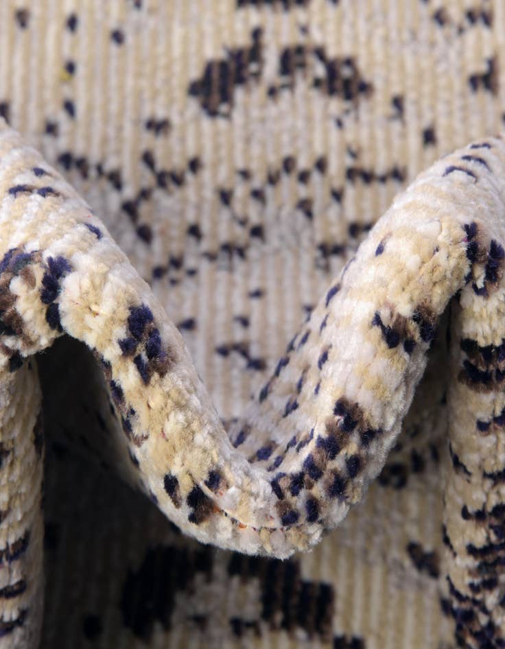 Detail image of  4' x 6' Amulet Rug