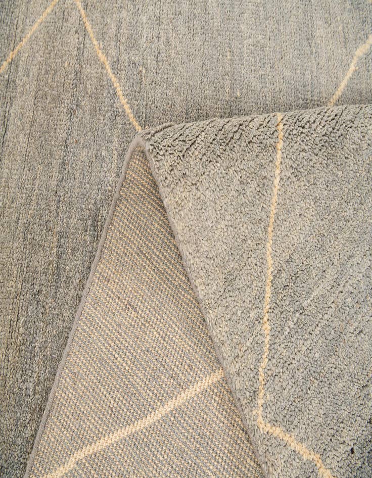 Detail image of  4' 7 x 6' 7  Hand Knotted Darya Wool Rug