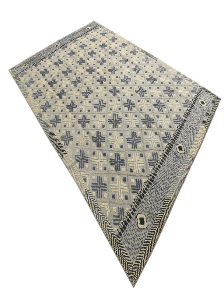 Detail image of  8' 6 x 12' 4  Hand Knotted Darya Wool Rug