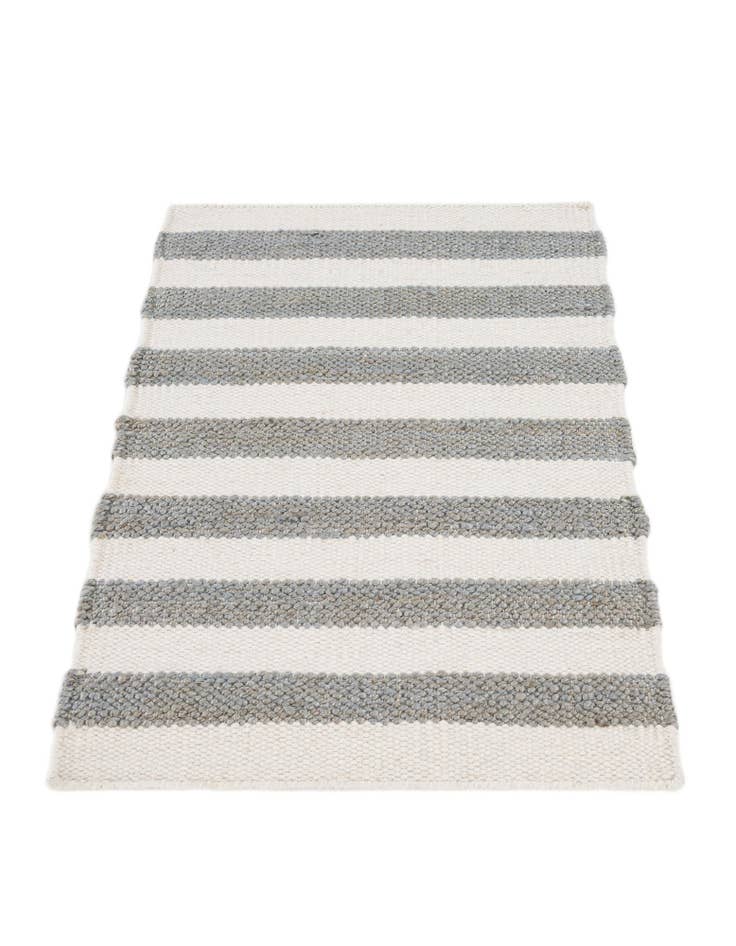 Detail image of  2' 2 x 3' 2  Hand Woven Jill Zarin Hamptons Rug