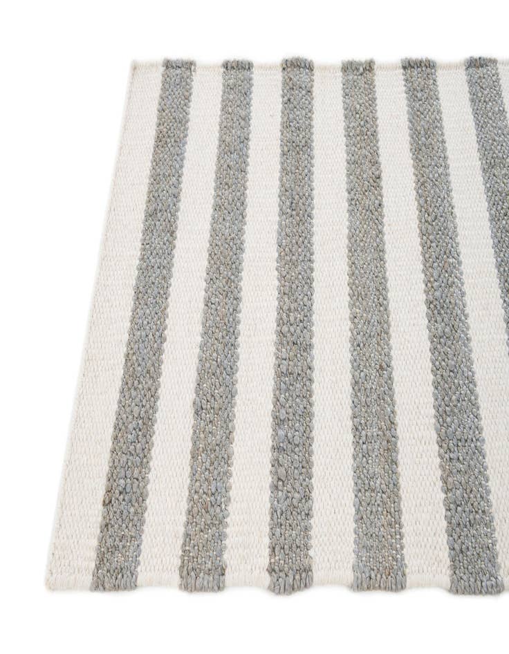 Detail image of  2' 2 x 3' 2  Hand Woven Jill Zarin Hamptons Rug