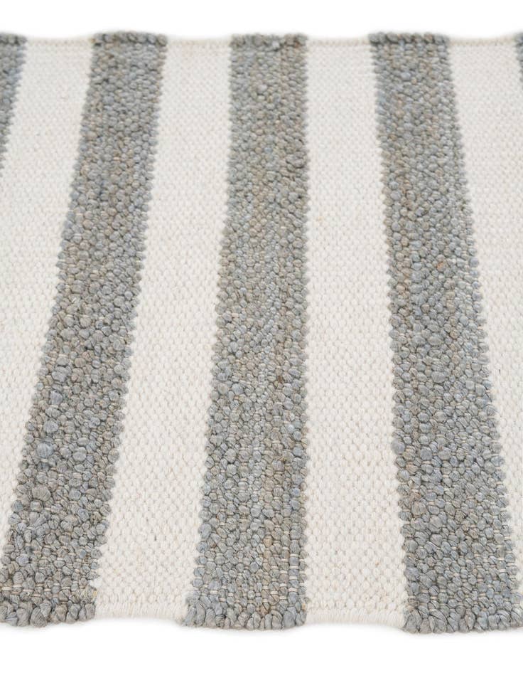 Detail image of  2' 2 x 3' 2  Hand Woven Jill Zarin Hamptons Rug