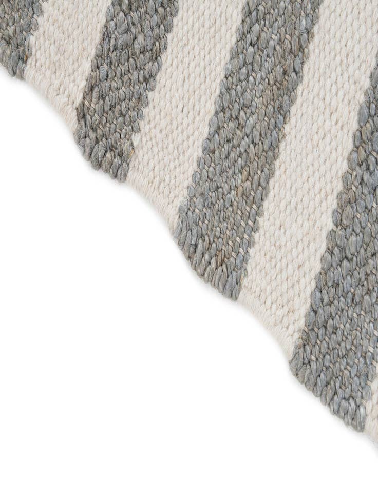 Detail image of  2' 2 x 3' 2  Hand Woven Jill Zarin Hamptons Rug