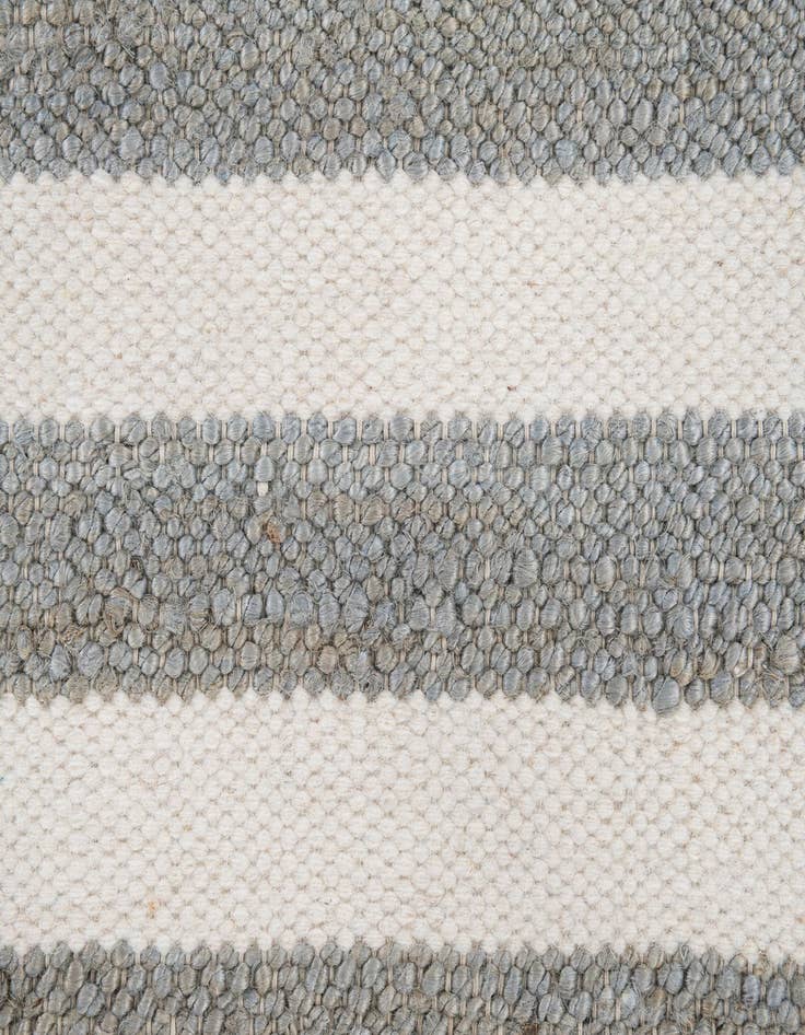 Detail image of  2' 2 x 3' 2  Hand Woven Jill Zarin Hamptons Rug