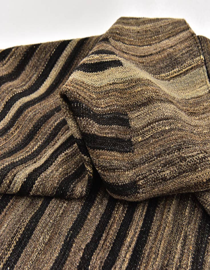 Detail image of  5' 6 x 8'  Hand Woven Kilim Modern Wool Rug