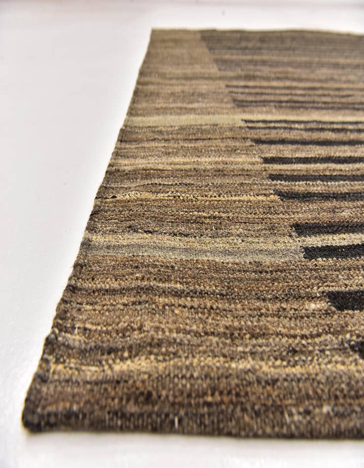 Detail image of  5' 6 x 8'  Hand Woven Kilim Modern Wool Rug