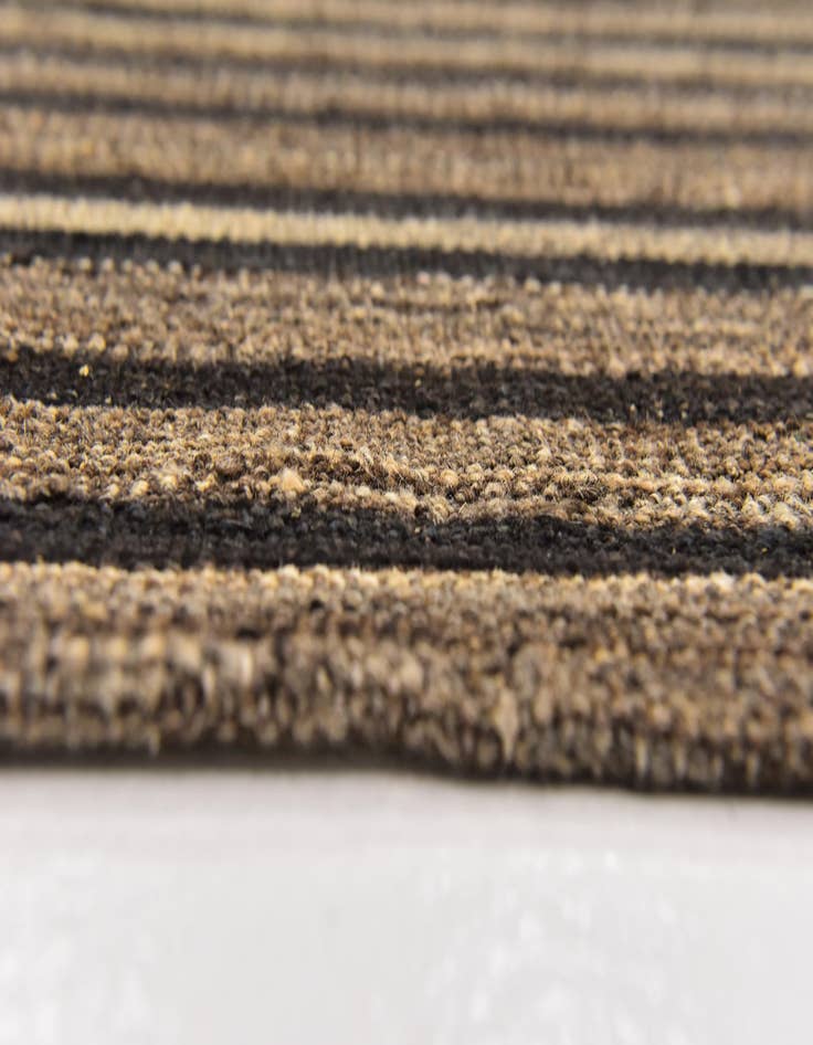 Detail image of  5' 6 x 8'  Hand Woven Kilim Modern Wool Rug