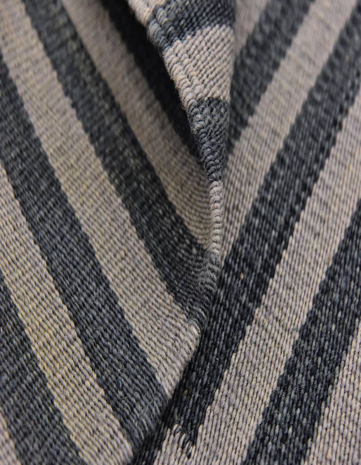 Detail image of  4' 3 x 5' 10  Hand Woven Kilim Modern Wool Rug