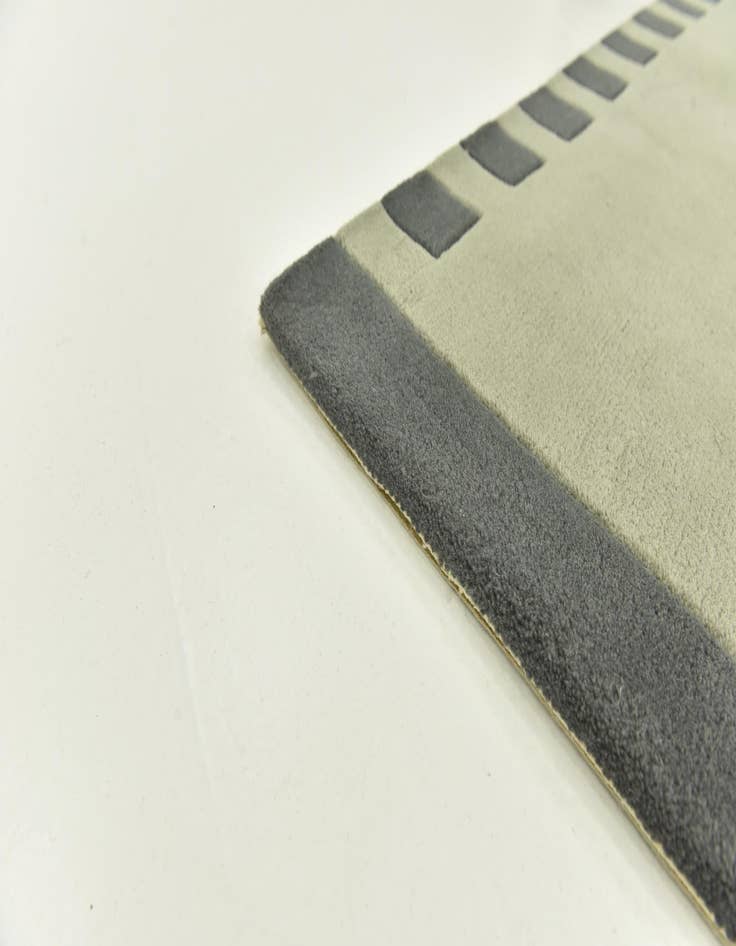 Detail image of  5' 7 x 7' 9 Luna Wool Rug