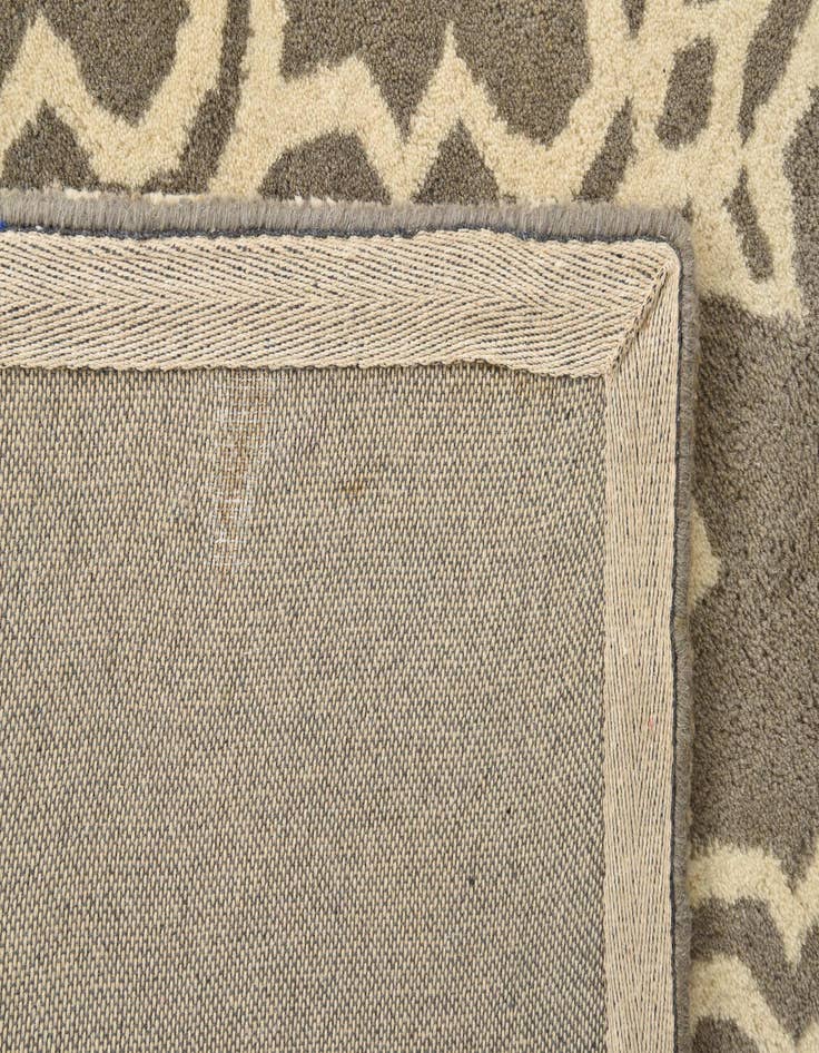 Detail image of  5' x 7' 10 Luna Wool Rug