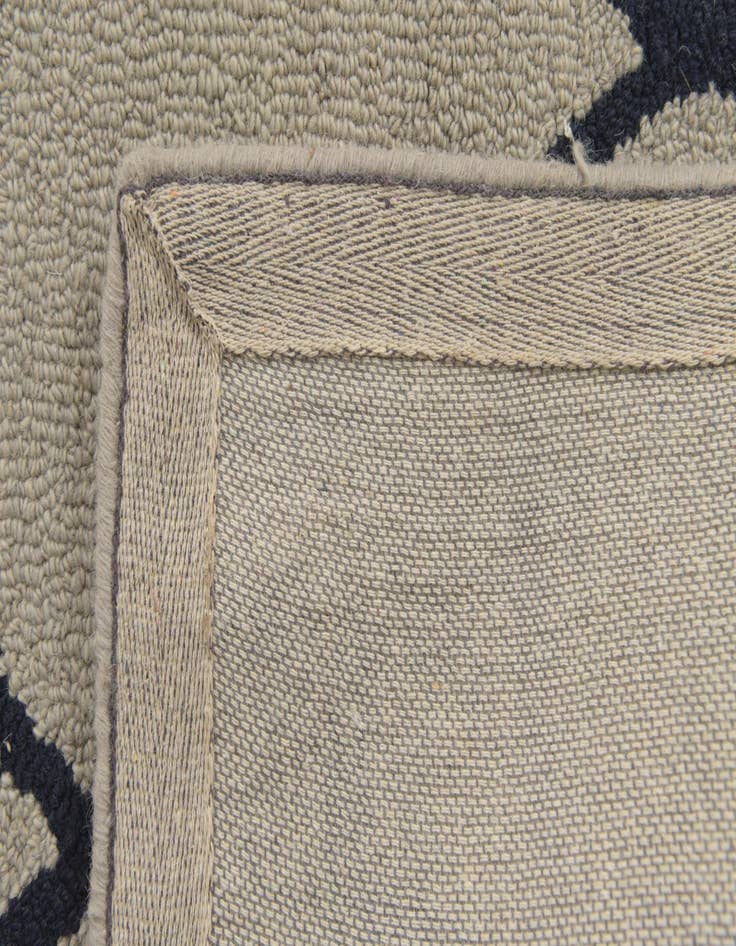Detail image of  5' x 7' 10 Luna Wool Rug