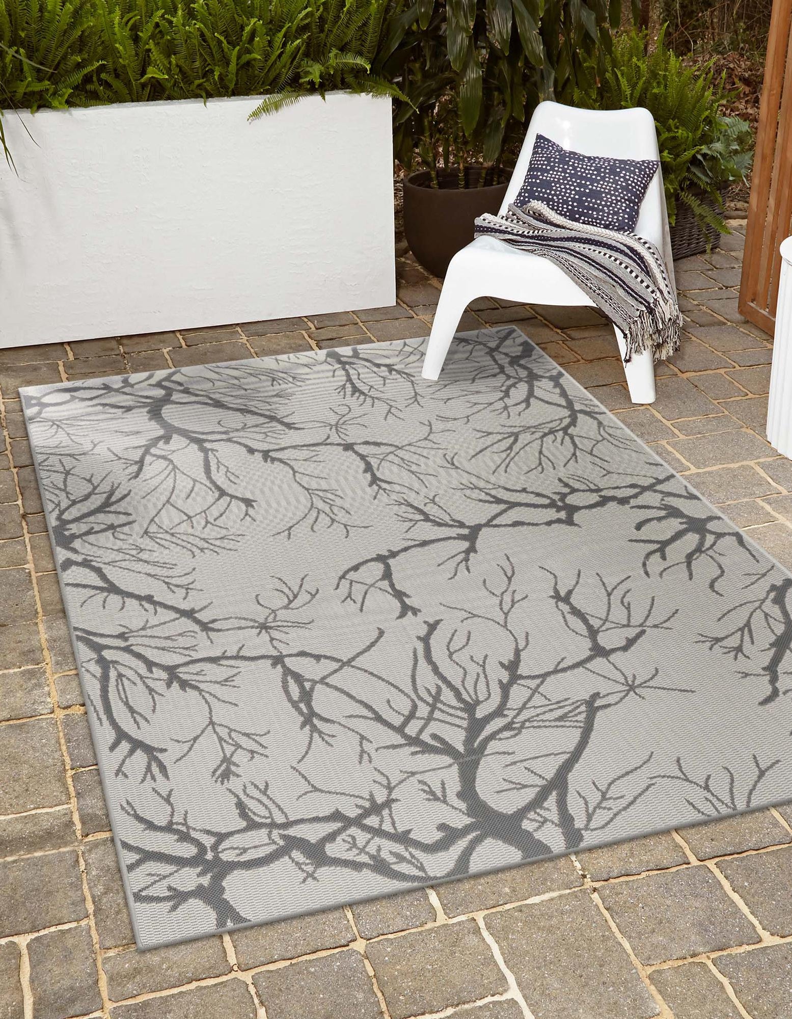 Light Gray 6' x 9' Botanical Indoor / Outdoor Rug | Rugs.com
