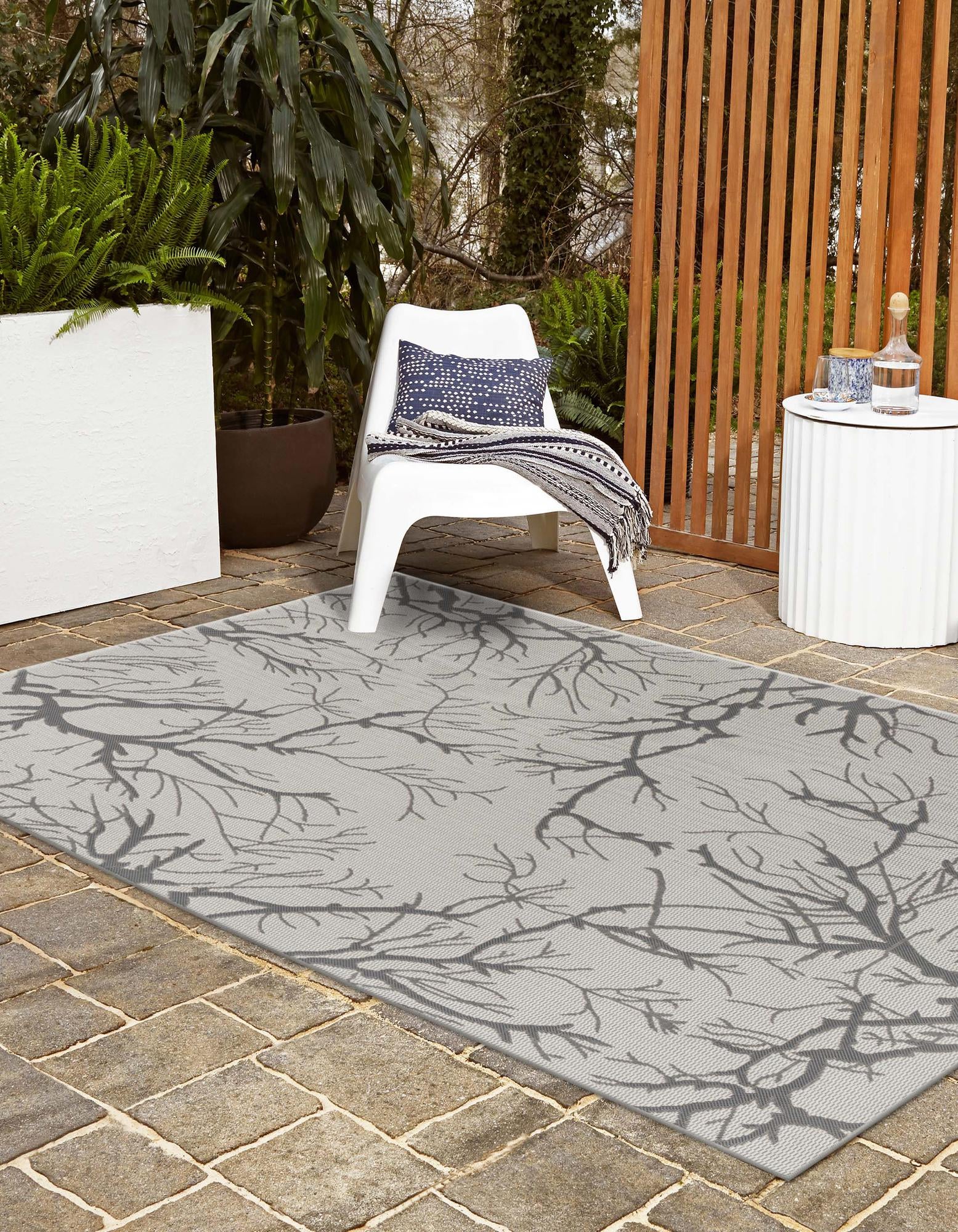 Light Gray 6' x 9' Botanical Indoor / Outdoor Rug | Rugs.com