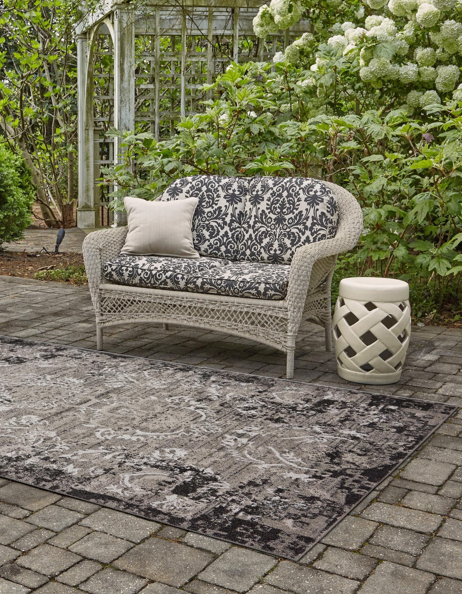 Light Gray 9' x 12' Botanical Indoor / Outdoor Rug | Rugs.com