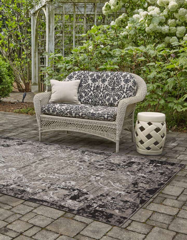 Light Gray 4' x 6' Botanical Indoor / Outdoor Rug | Rugs.com