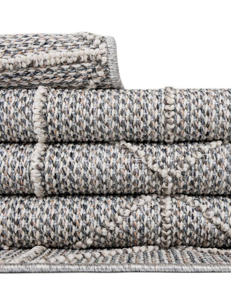 Detail image of  4' 1 x 6' 1  Washable Lattice Indoor / Outdoor Rug