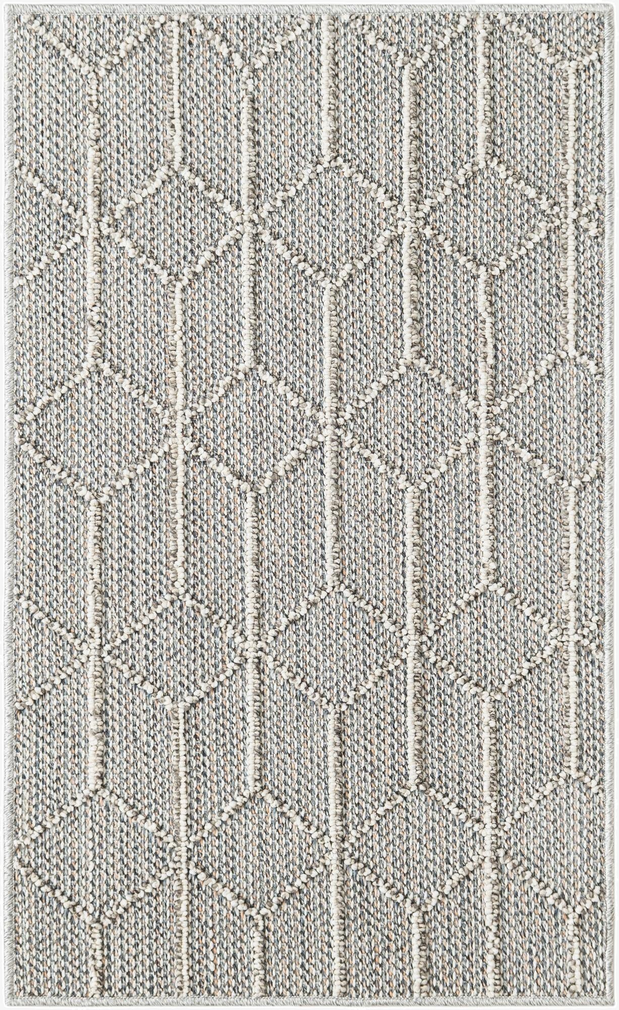  2' x 3' 1  Washable Lattice Indoor / Outdoor Rug