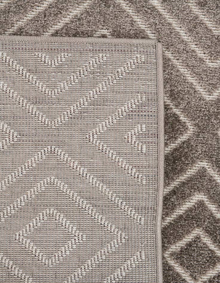 Detail image of  5' 3 x 7' 8  Washable Modern Indoor / Outdoor Rug