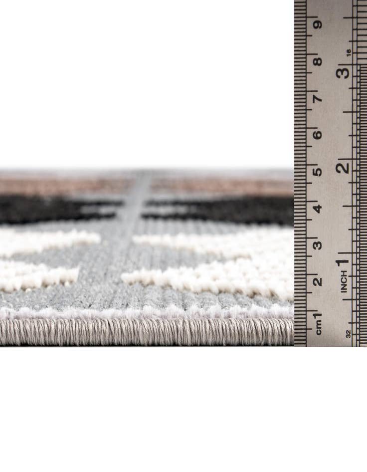 Detail image of  5' x 7' 7  Washable  Indoor / Outdoor Rug