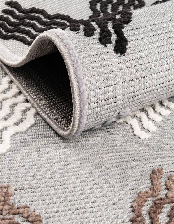 Detail image of  5' x 7' 7  Washable  Indoor / Outdoor Rug