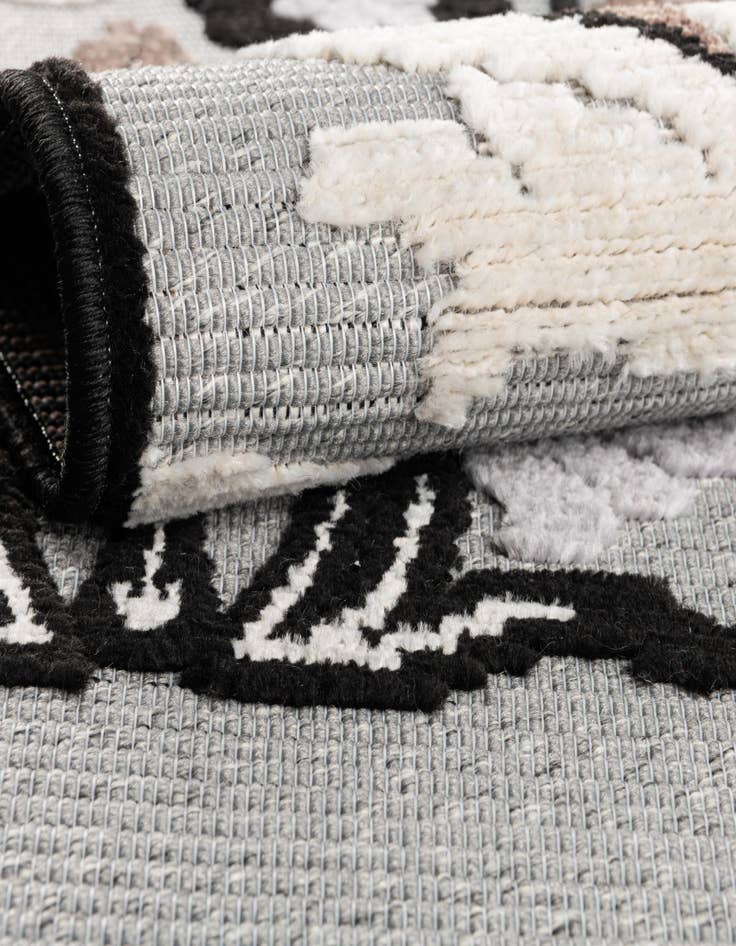 Detail image of  5' x 7' 7  Washable  Indoor / Outdoor Rug