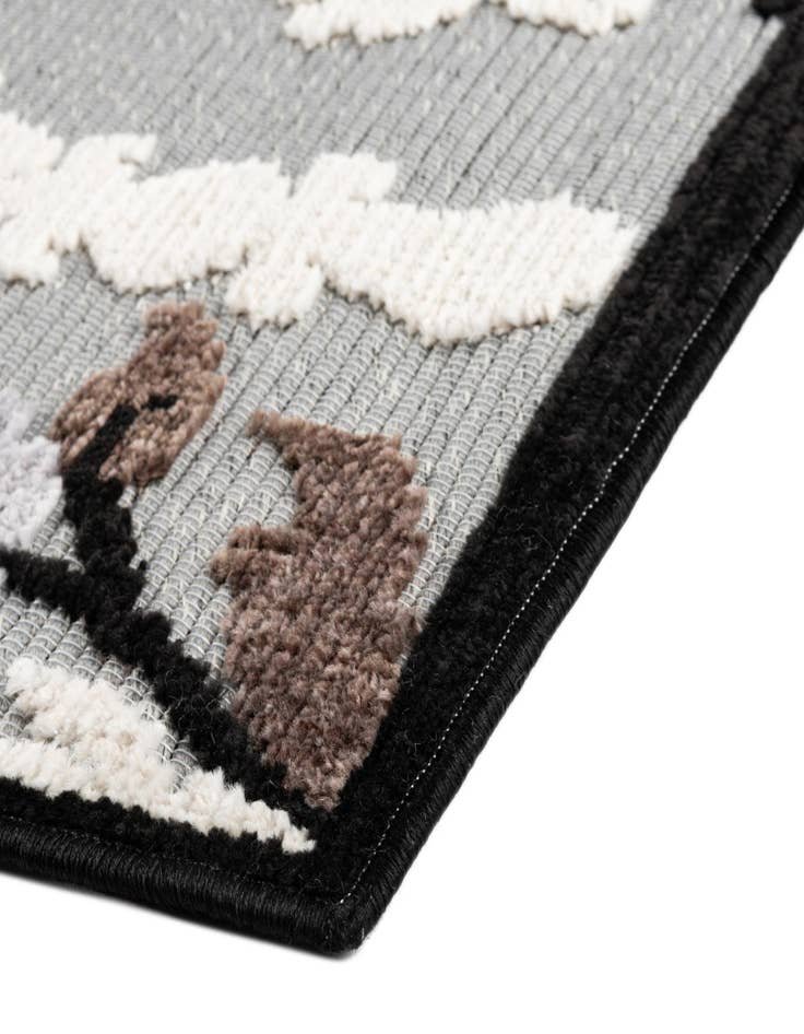 Detail image of  5' x 7' 7  Washable  Indoor / Outdoor Rug