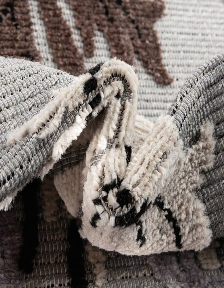 Detail image of  5' x 7' 7  Washable  Indoor / Outdoor Rug