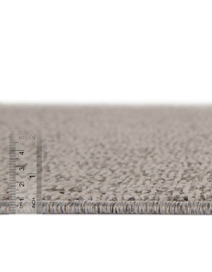 Detail image of  4' 1 x 6' 1  Washable Solid Indoor / Outdoor Rug