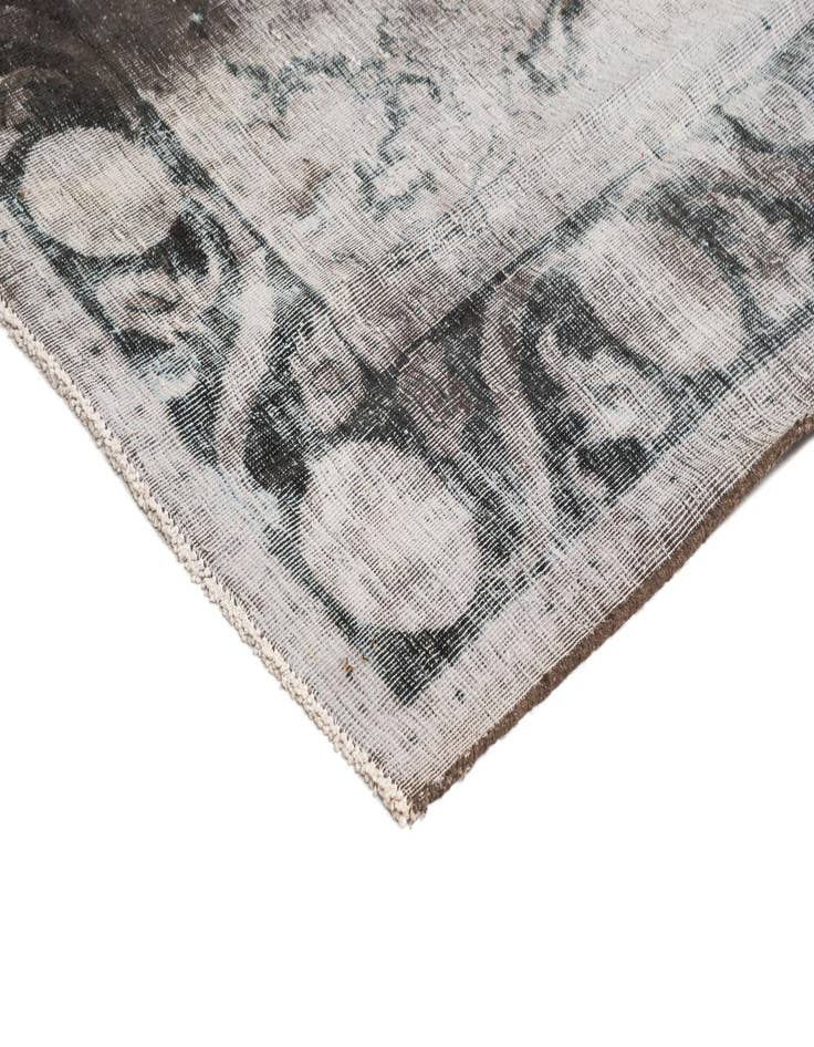 Detail image of  6' 2 x 7' 7 Vintage Royal Rug